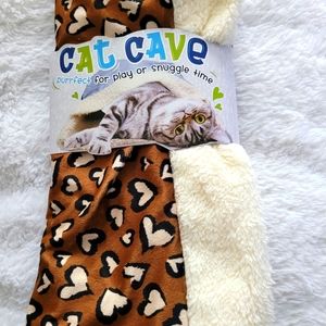 CAT CAVE SNUGGLE BLANKET